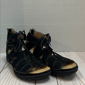 Hartjes Austria gladiator sandals. Zip & lace. Comfort insole. Suede.EUC.Size 37